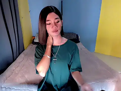 Petite_HugeCock webcam