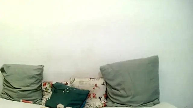 BrunetteNaomi8 webcam