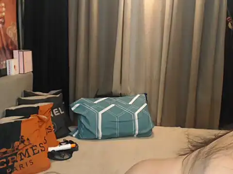 YourHotBambie webcam