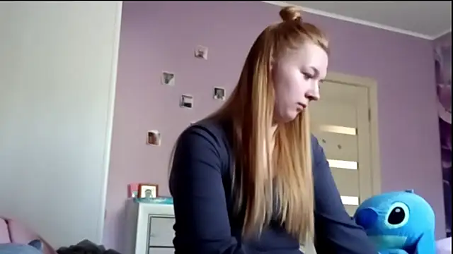 ChantayCambronne webcam
