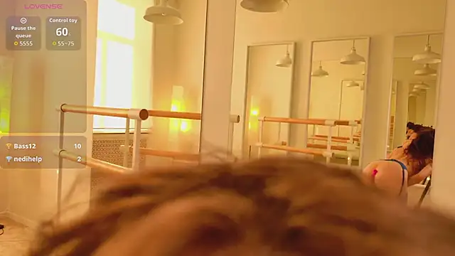 Scarlet_Muse_ webcam