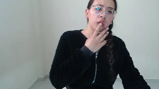 megan_hot_v (F young) - show pussy