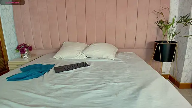 SCARLHETTBROWN webcam
