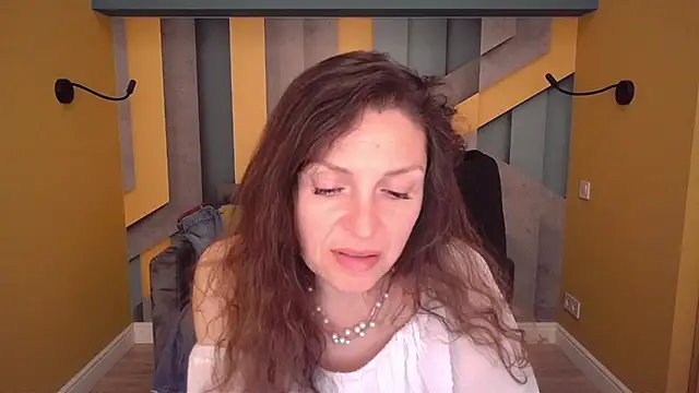 EllaLong webcam