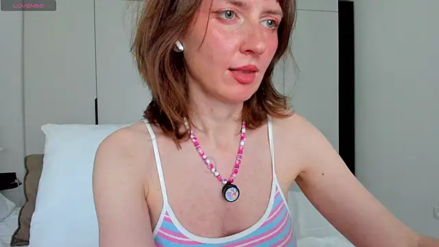 YourSexyNeighbour webcam