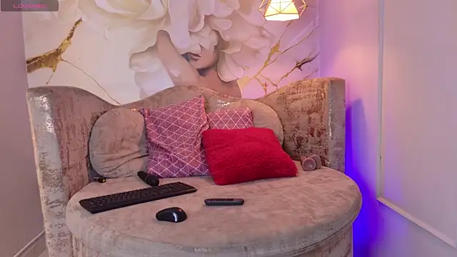 bella_moonlight_cr webcam