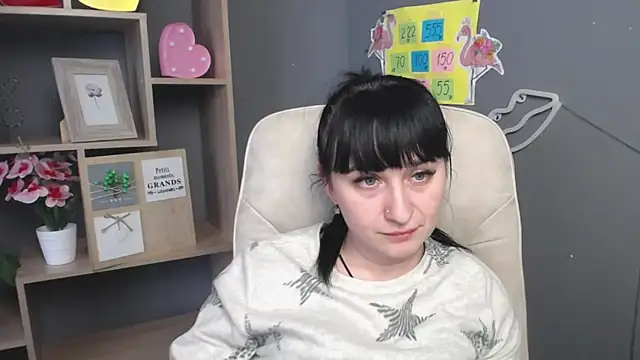 NinaFlawlees webcam