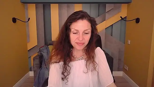 EllaLong webcam