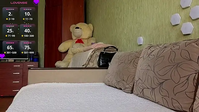 Arina_Bloom webcam