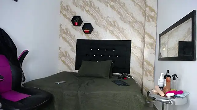 issa__love webcam