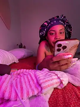 TheRealOshunQueen webcam