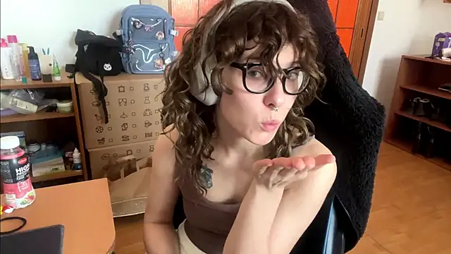 PillowPeachX webcam