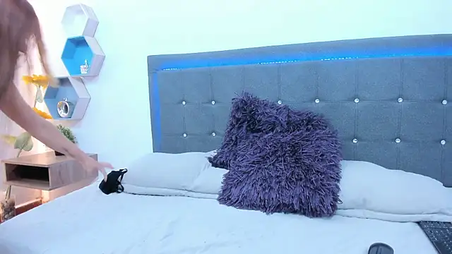 natashadiamond (F young) - Fuck my tigh pussy in misionary 🍆