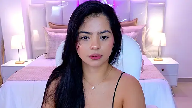 Layla_Breezee webcam