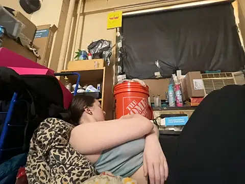Snowbunnycake_131 webcam