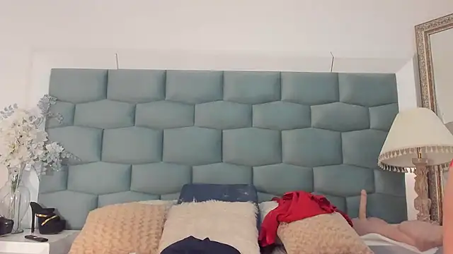 MiaMancini webcam
