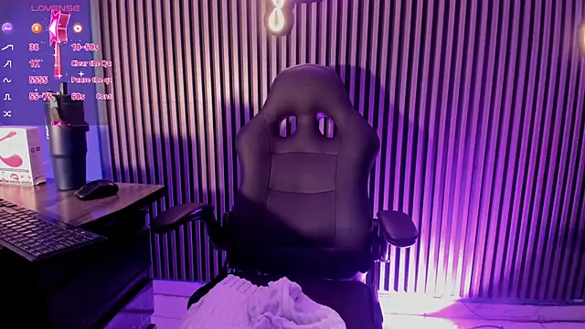 Luna_roose1 webcam