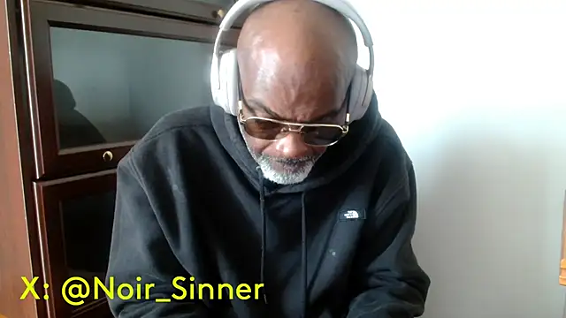 sinnernoir - Sinnernoir's free webcam - UK Sex Cams