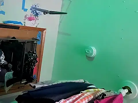 gurlnips webcam