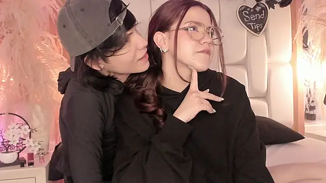 Daphne_And_Roger webcam