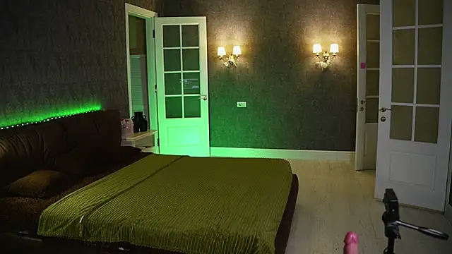 LisaElfy webcam