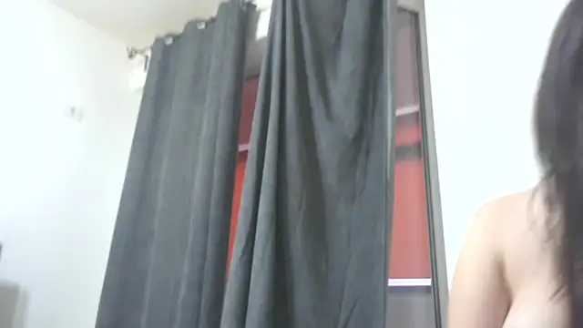 LovelyJulliette webcam