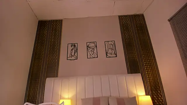 zoe_sky_ webcam
