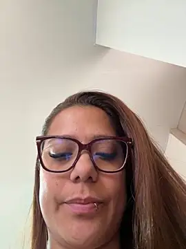 Pretty__Milf webcam