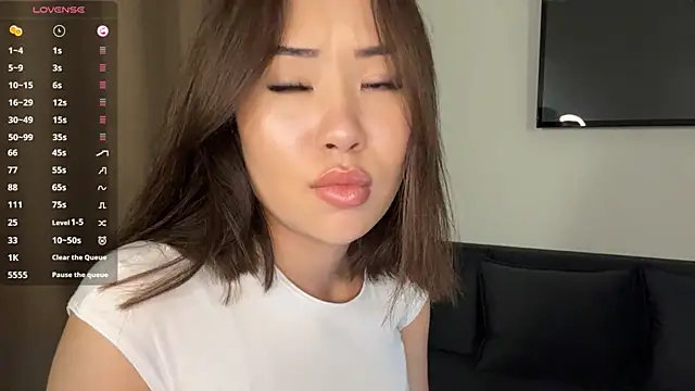 Ur_neighbor_Kira webcam