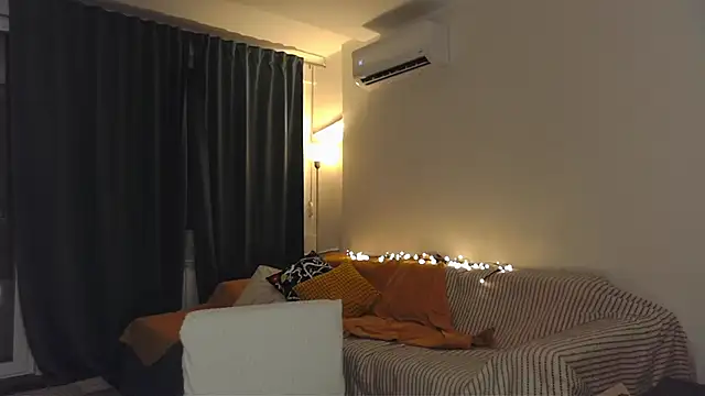 amber_quell_here webcam