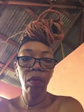 Ladyzee25 webcam