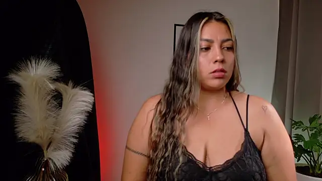 Zara_Nova webcam