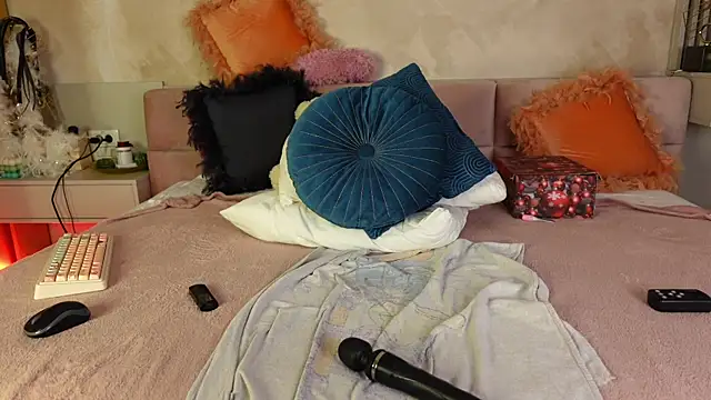 JullyBlair webcam