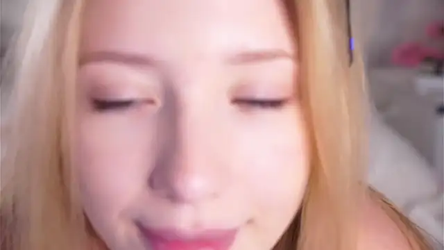 sunnivacovil (F teen) - 🌺Play with my tities close up🌺