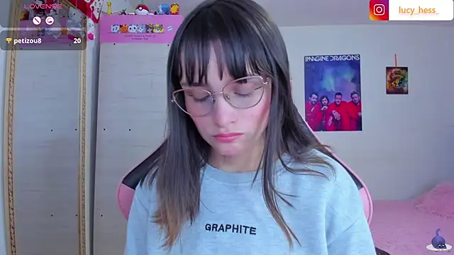 lucyy-hess (F young) - Flash boobs♥