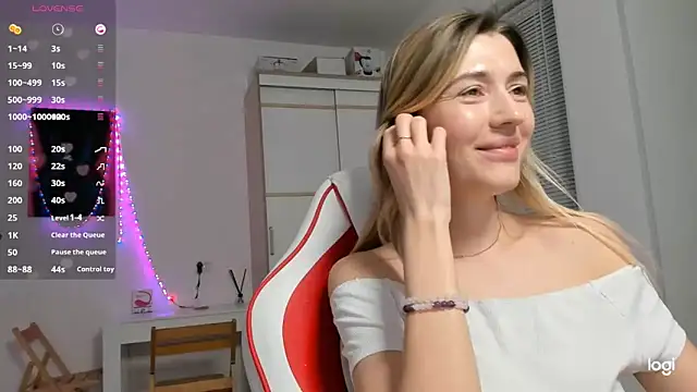HotCarolineXO webcam