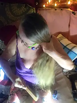 Webcam Model (Hot-Muci)  is live.Free join now!
