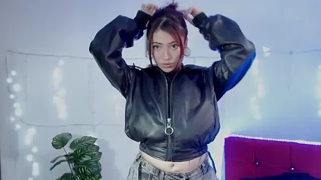 evanss_lx (F teen) - fisting vaginal
