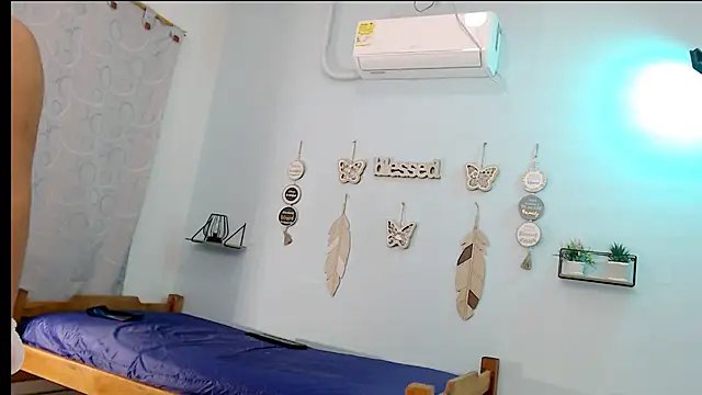 hotlatinaluna23 webcam