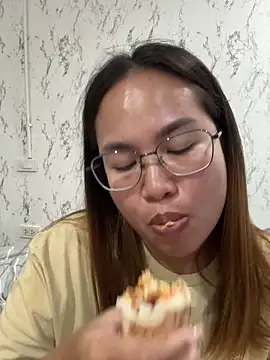 ponthip (Ask my age) - Show my tits ☺️