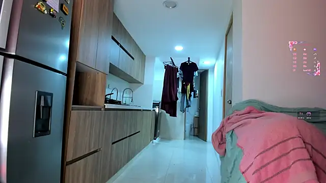 AmelyaMann webcam