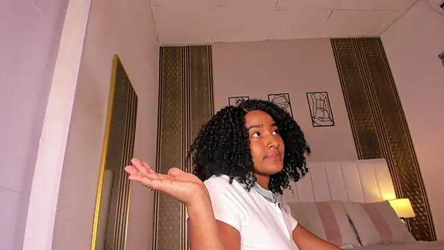 zoe_sky_ webcam