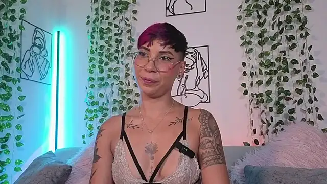 MiaMorgan_ webcam