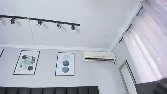 APRILL_FOXX webcam
