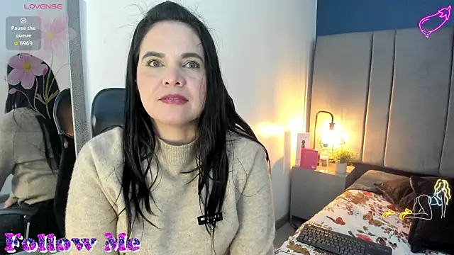 laura_hotties webcam