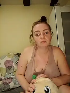 Bella-Monroe webcam