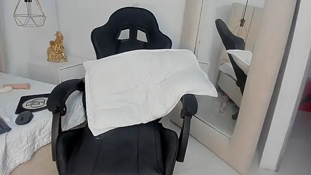 Abril_Castroo webcam
