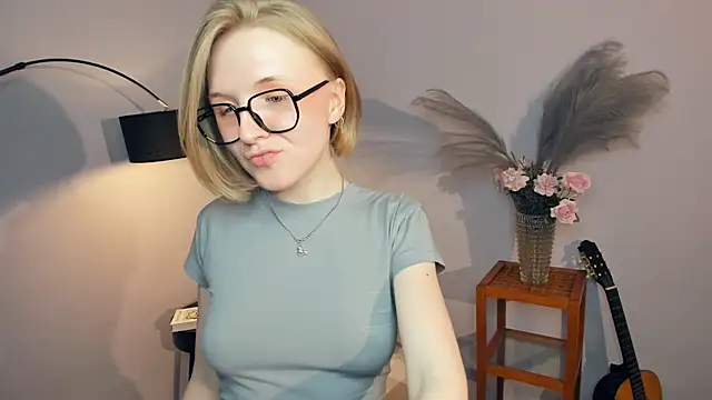CaylaFahrni webcam
