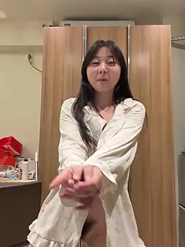 美女LXR77887在线直播