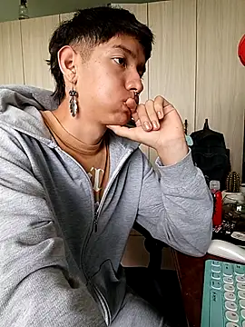 heyy_noah11 (M twink) - Come on sexy show me You hard dick 🍆